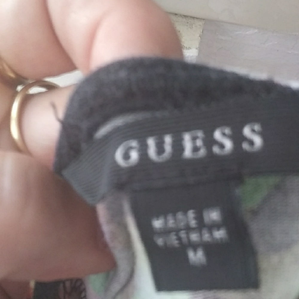 4/20 Guess top - Picture 3 of 3